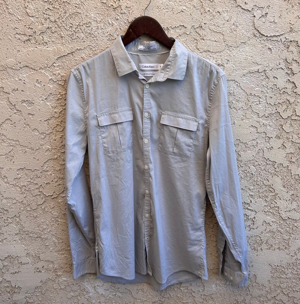 Calvin Klein Light Gray Men’s Button Down Shirt Size Medium Slim